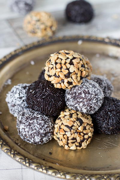 No Bake Oreo Chocolate Rum Balls