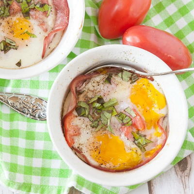 Baked Ham & Eggs with Tomato
