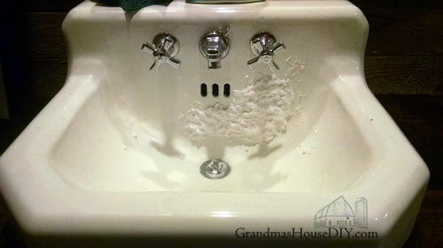 How to Clean and Remove Stains from Sinks