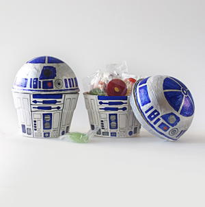 R2-D2 Treat Box Decoration Idea