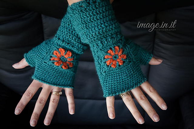 Fingerless Flower Mitts