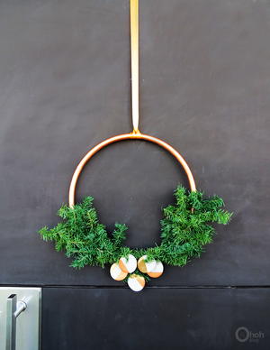 DIY Modern Christmas Wreath