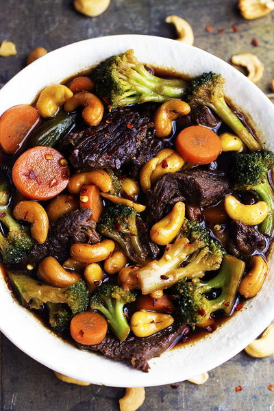 Slow Cooker Cashew Beef and Broccoli Stir Fry
