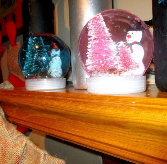 Super Fast DIY Christmas Snow Globes