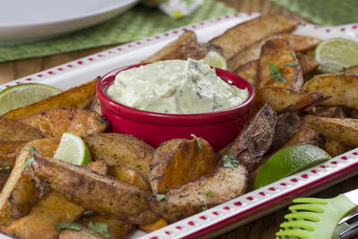 Crispy Potato Wedges with California Dip