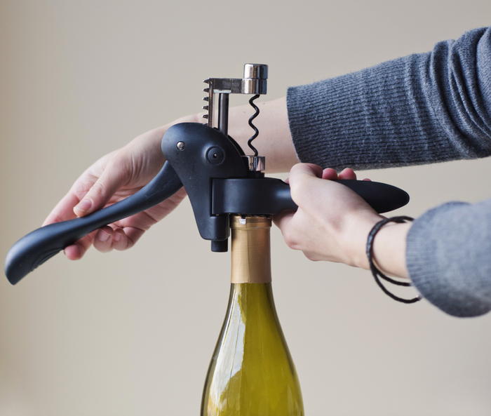 How to Open a Bottle of Wine | TheWineBuyingGuide.com