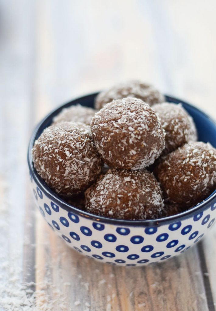 Chocolate Almond Butter Protein Balls | RecipeLion.com