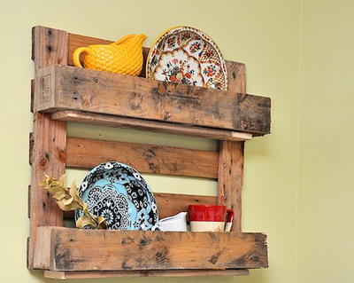 DIY Pallet Shelf