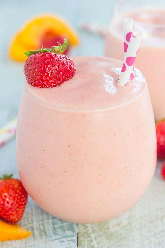 Strawberry Peach Smoothie | FaveSouthernRecipes.com