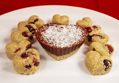 Valentine’s Day Raw Vegan Heart-Shaped Desserts 