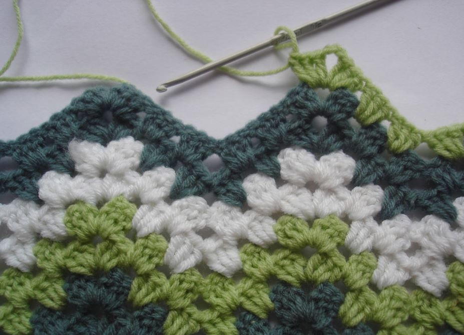 Green Granny Ripple Pattern AllFreeCrochetAfghanPatterns green-granny-ripple-pattern-allfreecrochetafghanpatterns