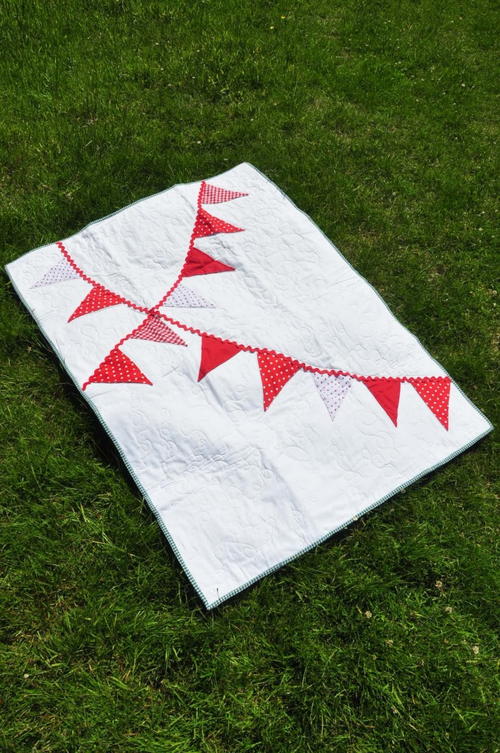 Beautiful Bunting Baby Quilt Tutorial