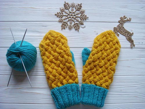 Wicker Swedish Cable Mittens