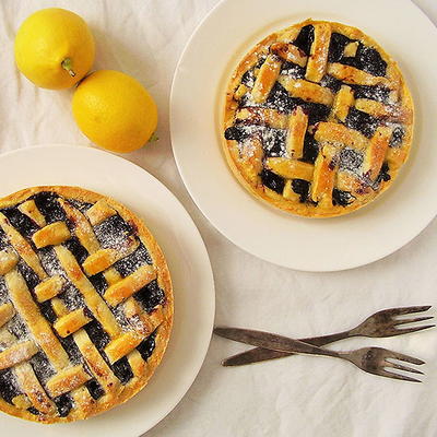Blueberry Pie with Lemon