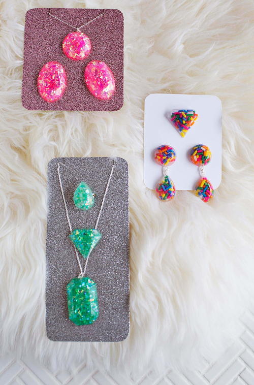 Accessory Making Using Resin Easy Little Resin DIY Accessories | AllFreeHolidayCrafts.com