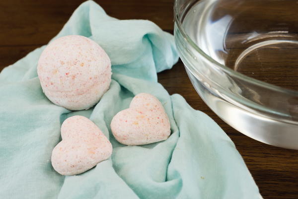 Fizzy DIY Bath Bombs