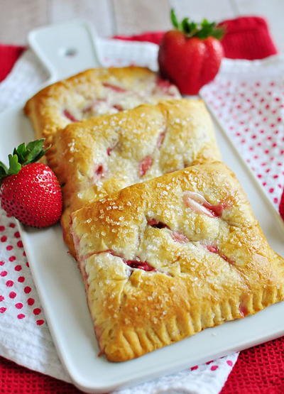 Easy Strawberry Cream Cheese Crescent Roll Pastries