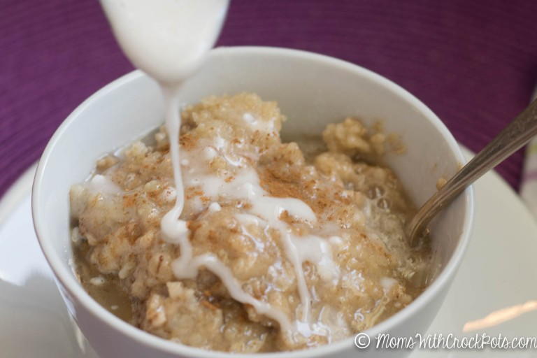 Slow Cooker Cinnamon Roll Oatmeal