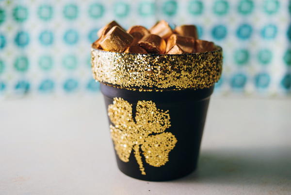 Lucky Clover Pot of Gold