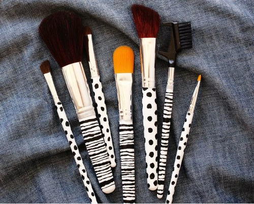 Adorable DIY Makeup Brushes