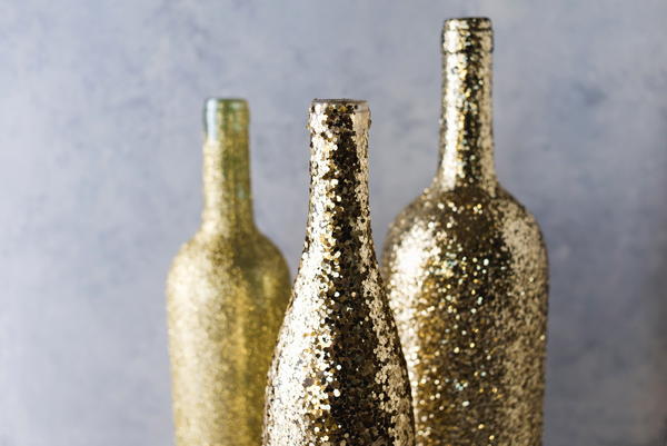 DIY Glitter Wine Bottle Vase
