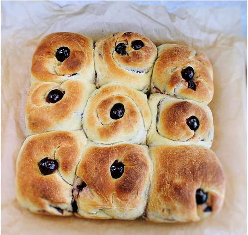 Cherry Buns | TheBestDessertRecipes.com