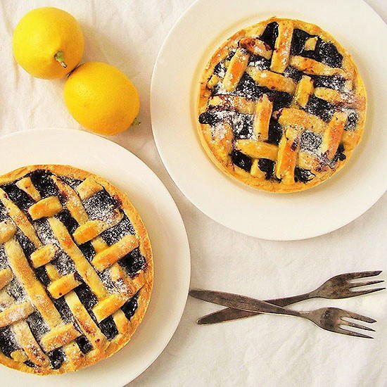 Blueberry Pie with Lemon