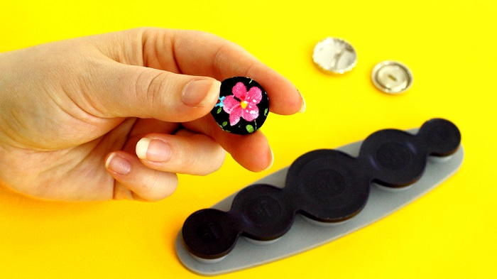How to Make Cloth Buttons | AllFreeSewing.com