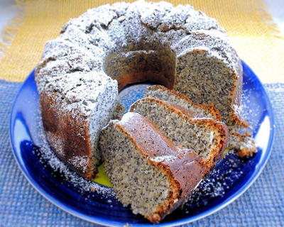 Old Fashioned Poppy Seed Cake
