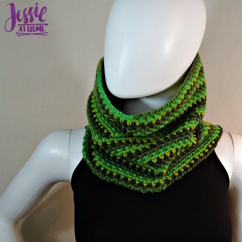 Green Gradient Cowl | FaveCrafts.com