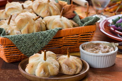 Pumpkin Dinner Rolls