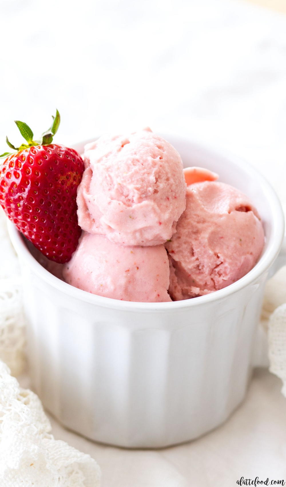 Strawberry Buttermilk Ice Cream | RecipeLion.com