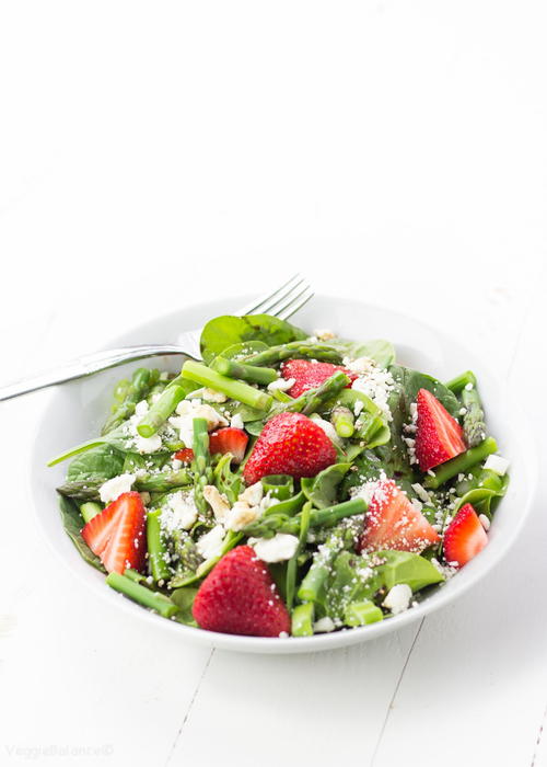 Strawberry Spinach Salad Blanched Asparagus with Balsamic Dressing