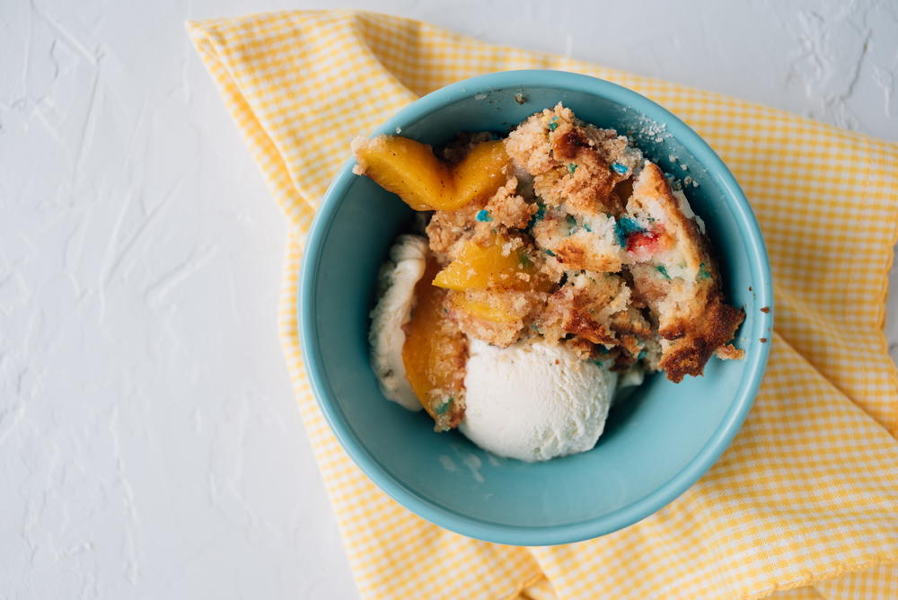 Whip up a Delectable 4-Ingredient Peach Cobbler for a Sweet Treat