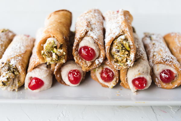 Easy Homemade Cannoli