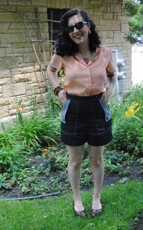 Vintage Trousers into Cuffed Shorts Tutorial
