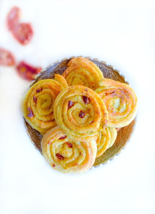 Sun-Dried Tomato and Spinach Pesto Pinwheels