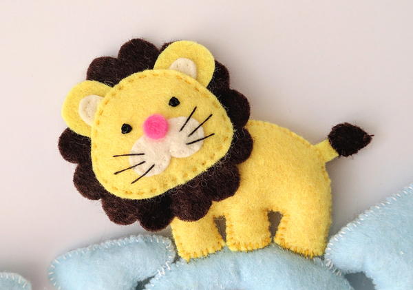 Lion Felt Baby Name Banner | AllFreeSewing.com lion-felt-baby-name-banner-allfreesewing-com