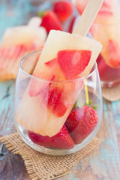 Strawberry Champagne Pops