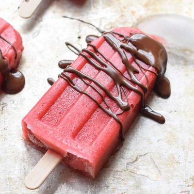 Strawberry Popsicles with Chocolate Drizzle