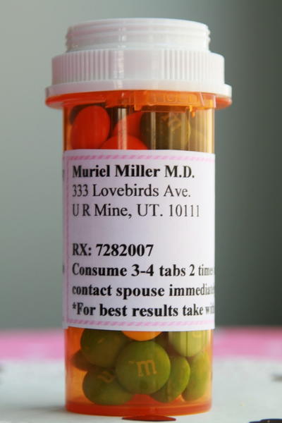 Pill Bottle Crafts: Reuse Pill Bottles [15 Ideas ...