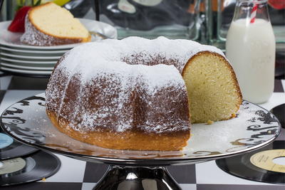 Elvis' Whipping Cream Pound Cake