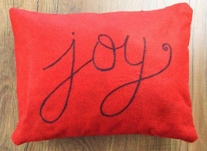 30 Minute Cute Christmas Pillows