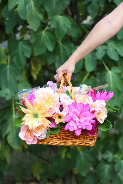 Pretty Floral DIY Picnic Basket