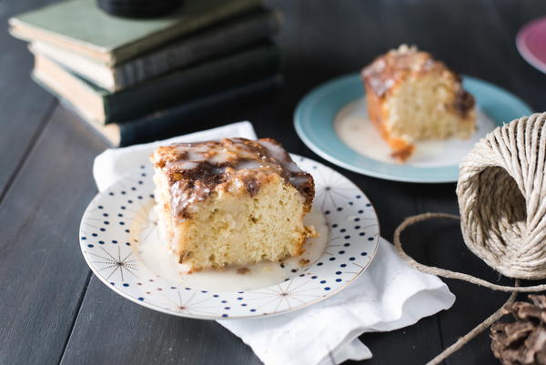 Lazy Sunday Cinnamon Roll Cake