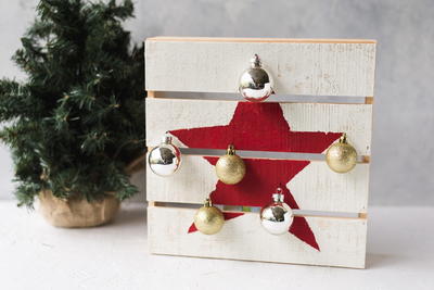 Shiplap Christmas Ornament Display Idea