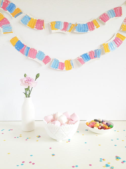 Bold Paper Plate Decoration