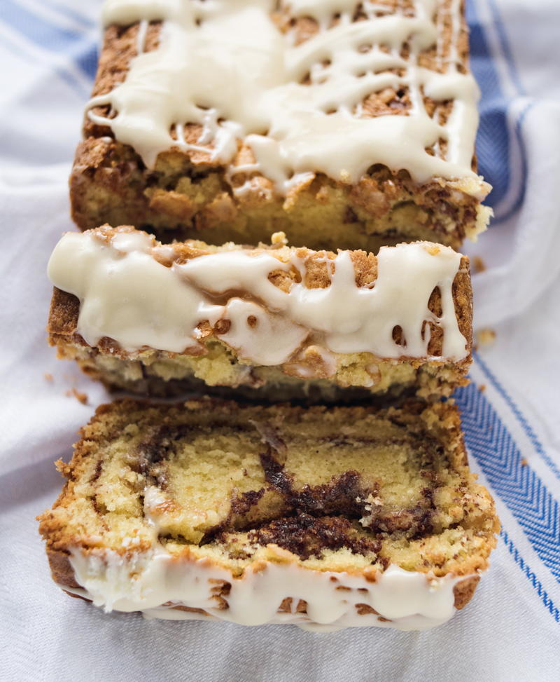 Cinnamon Roll Pound Cake | RecipeLion.com