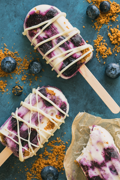 Roasted Blueberry & Speculoos Cookie Yogurt Popsicles