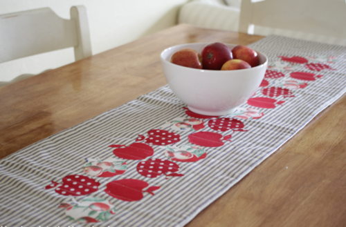 Country Apple Table Runner